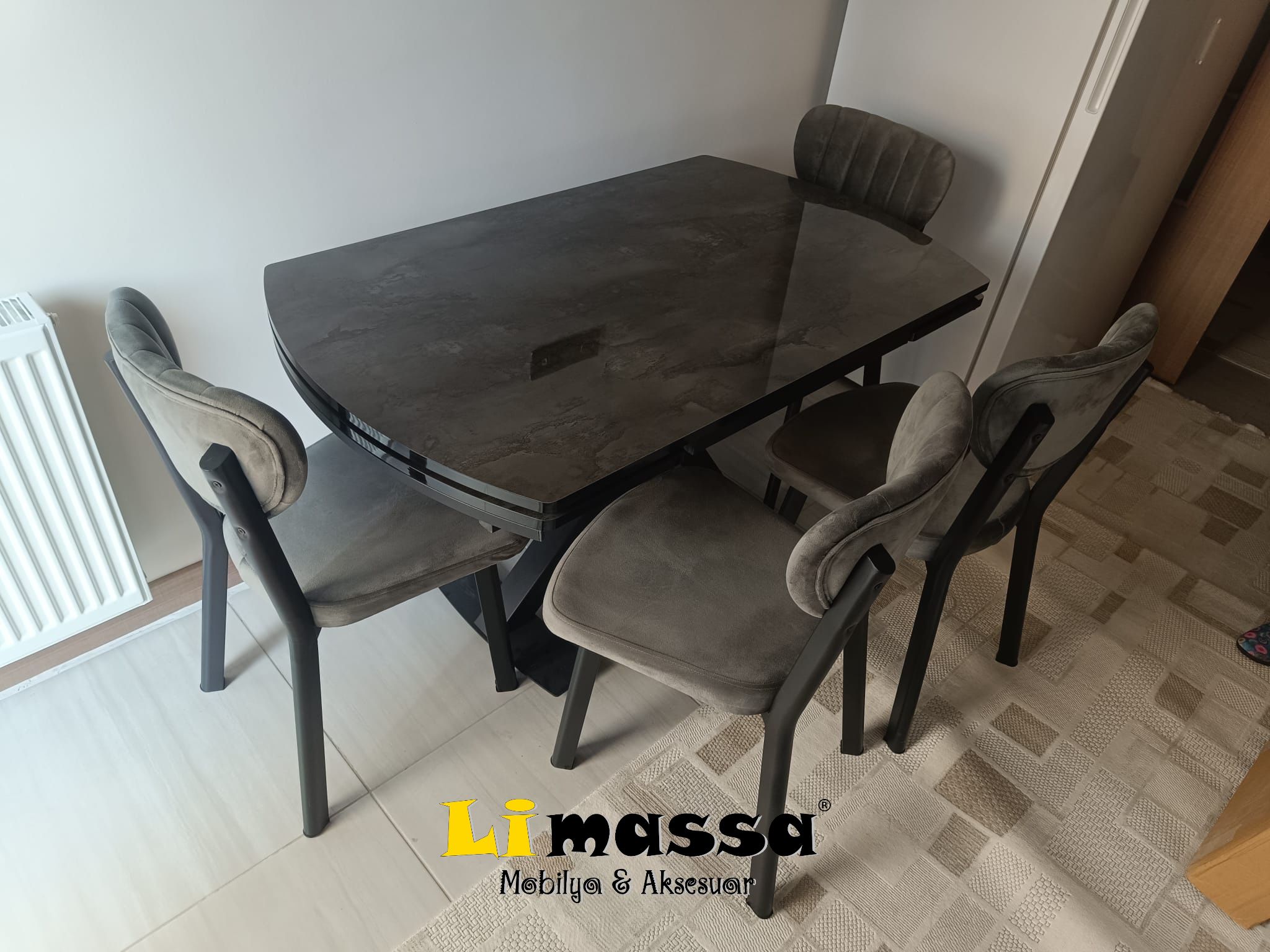 Stil Masa ve Esinti Sandalye